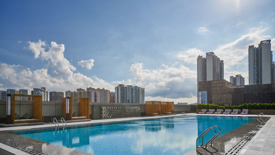 Crowne Plaza Torch High Tech b Pool