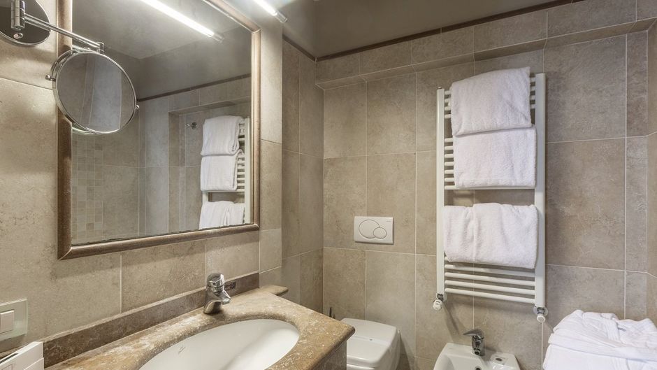 Hotel Embassy City Resort Room