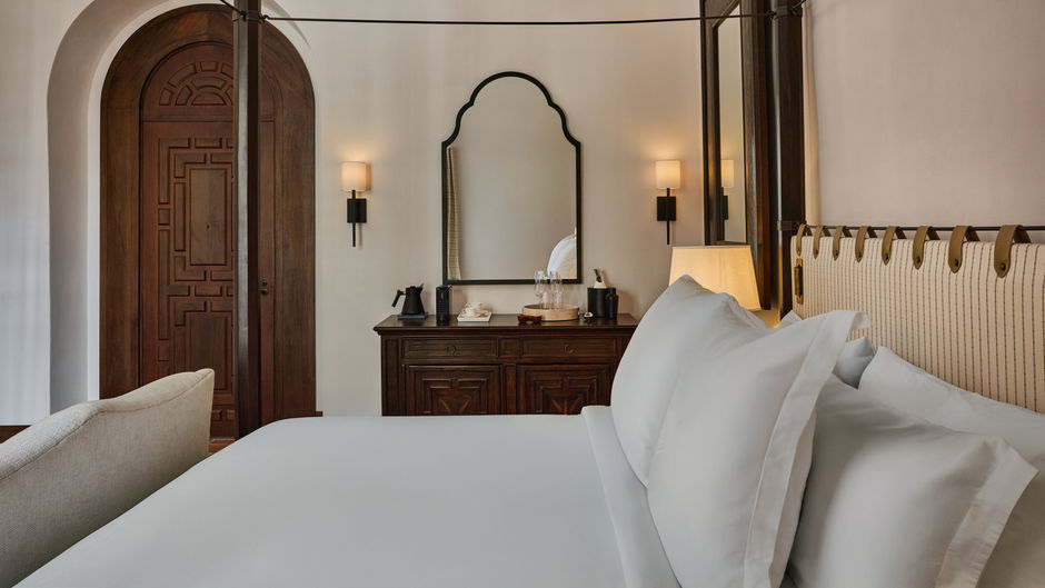 Four Seasons Hotel and Residences Room
