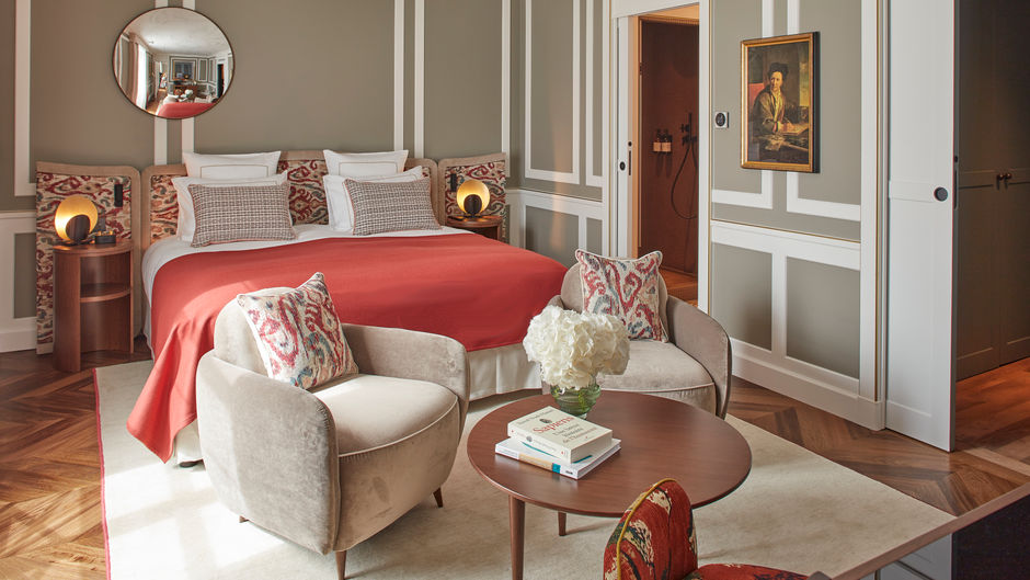 Les Lumieres Versailles Room