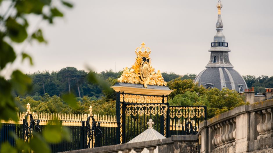 Les Lumieres Versailles Exterior