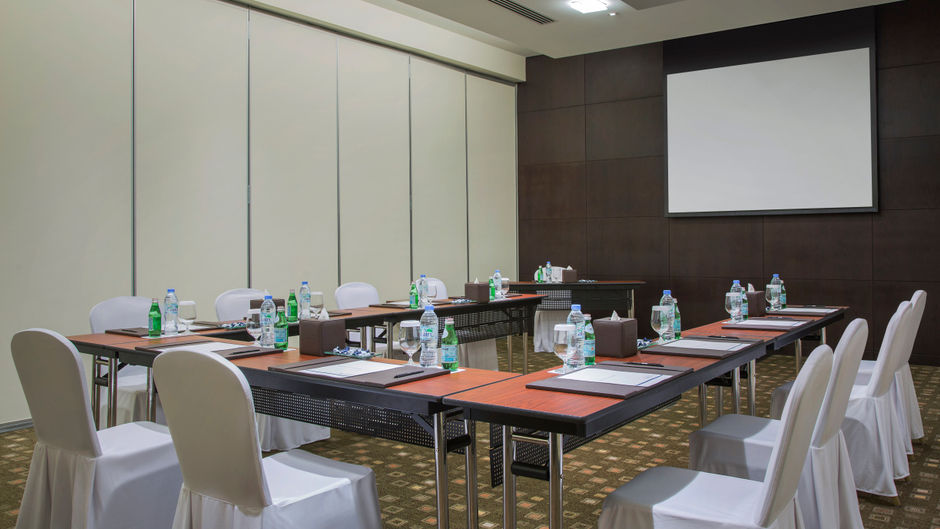 Yas Plaza Marina Meeting
