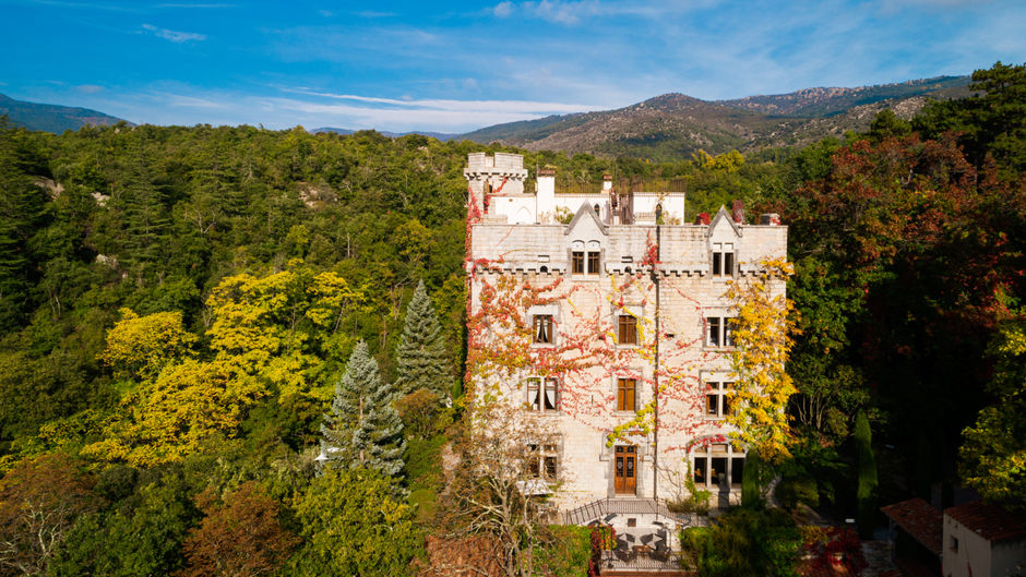 Chateau de Riell Hotel Exterior