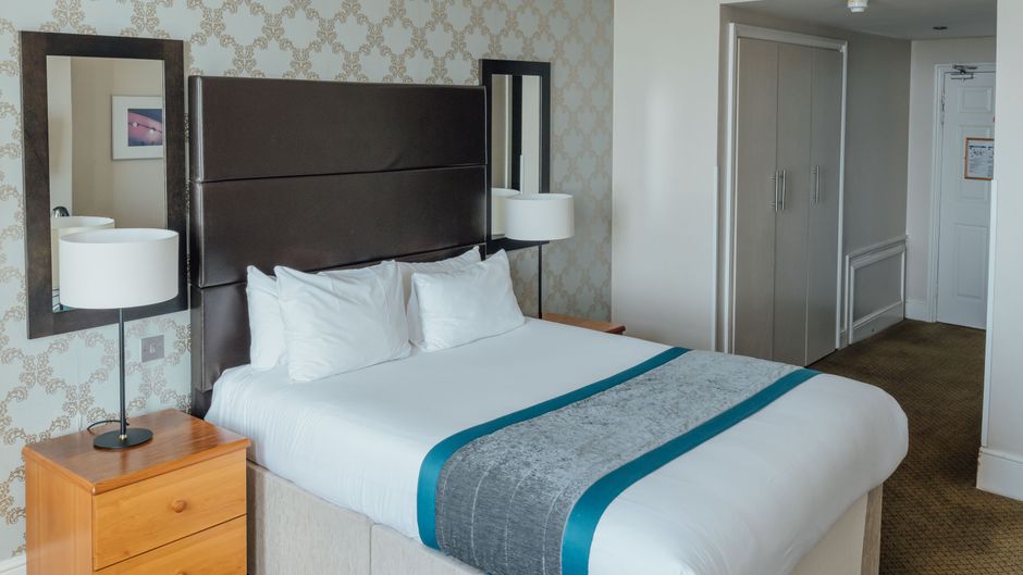 Queens Hotel Room