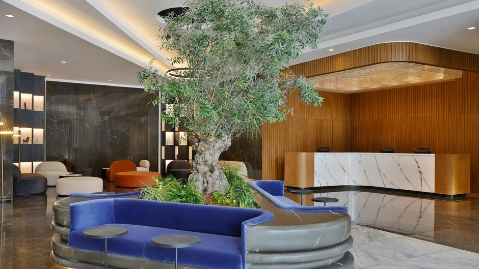 Hotel Local Dubai Jumeirah Vill Lobby