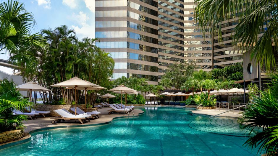 Renaissance Hong Kong Harbour View Hotel Pool