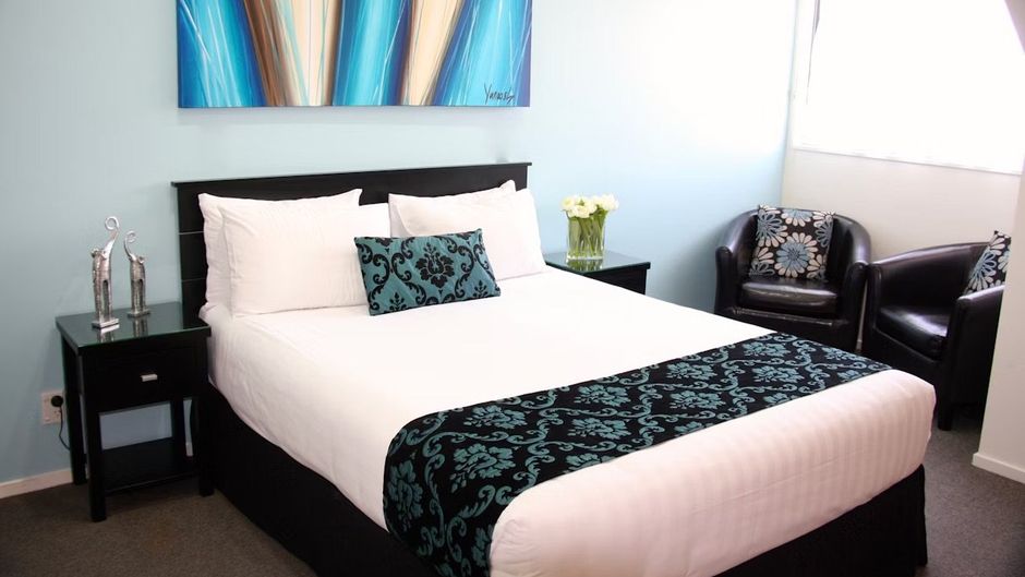 Camelot Motor Inn Room