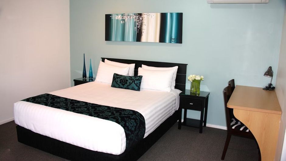 Camelot Motor Inn Room