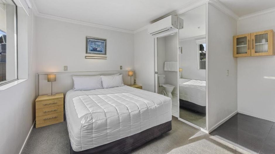 The Hotel Nelson Room