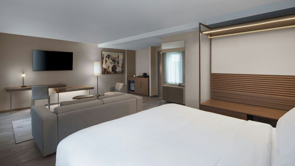 AC Hotel Old Montreal Suite