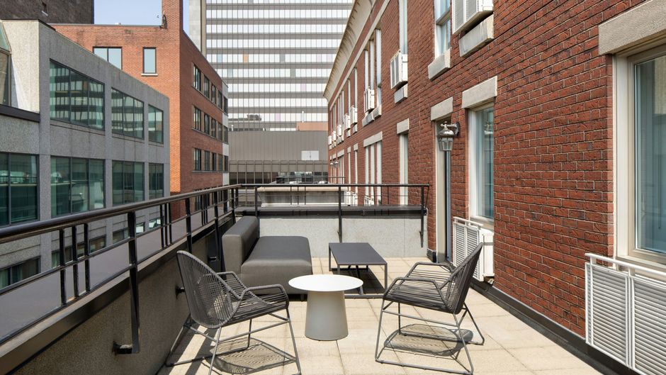 AC Hotel Old Montreal Suite