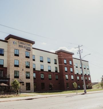 Cobblestone Hotel & Suites