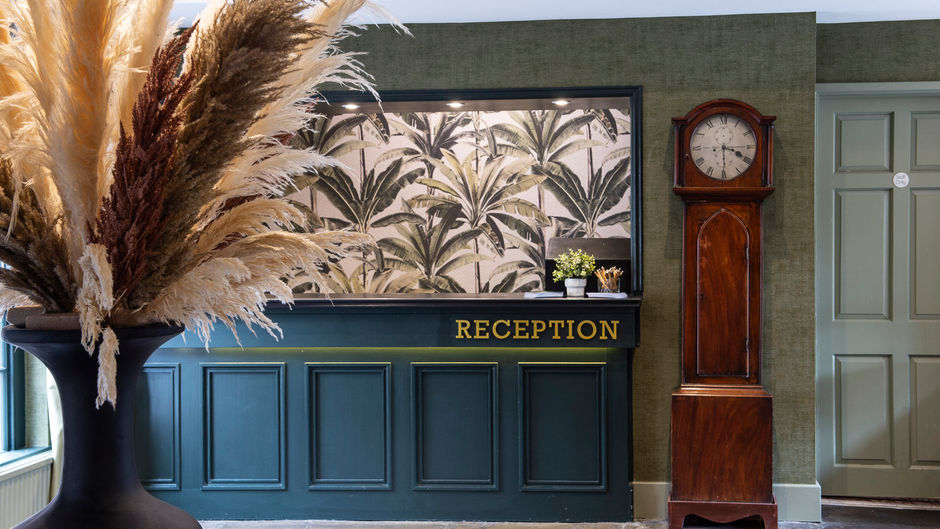 Bush Hotel Farnham Lobby
