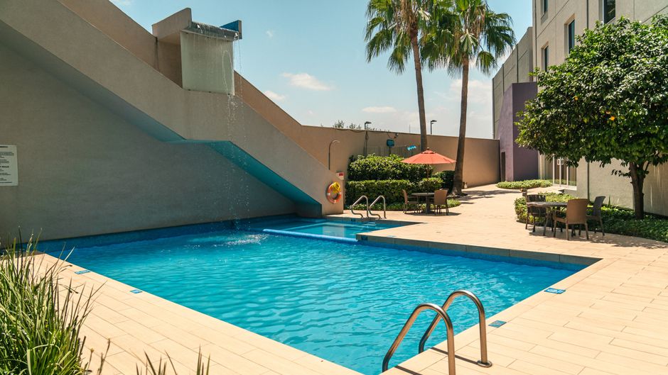 Crowne Plaza Hotel Monterrey Airport Pool