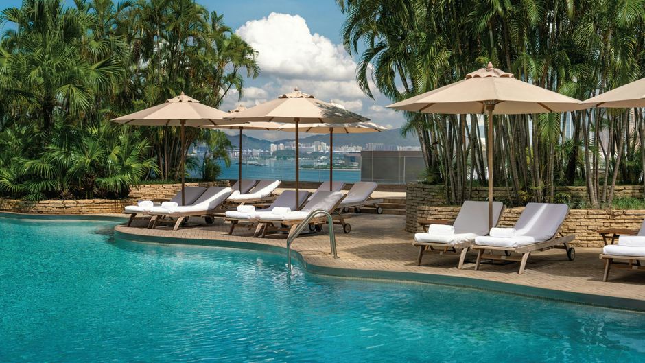 Renaissance Hong Kong Harbour View Hotel Pool
