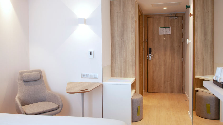 Holiday Inn Exp Suites Sabadell Room