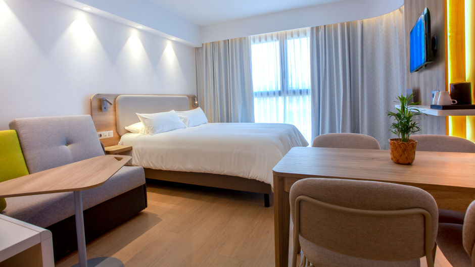 Holiday Inn Exp Suites Sabadell Suite