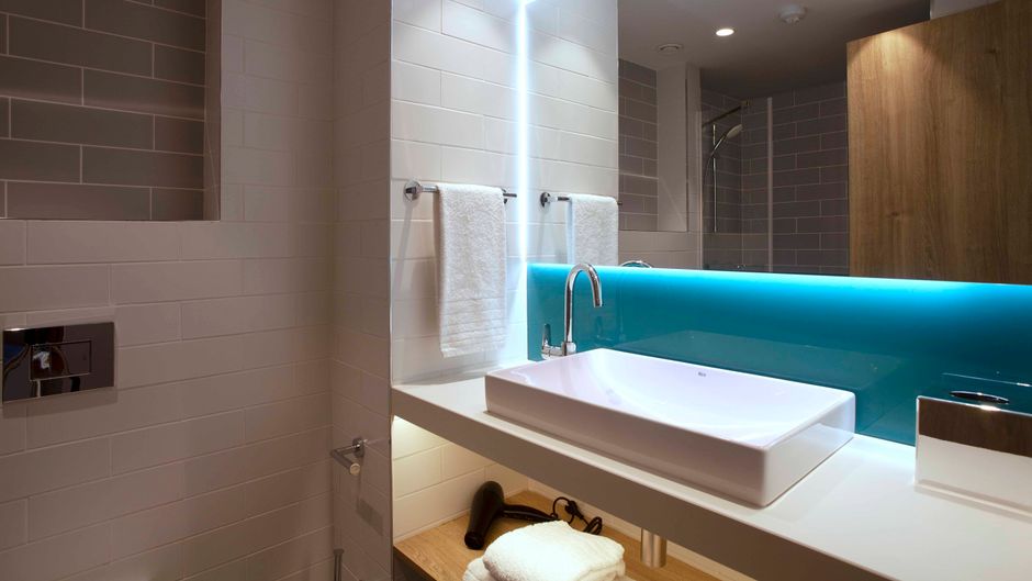 Holiday Inn Exp Suites Sabadell Room