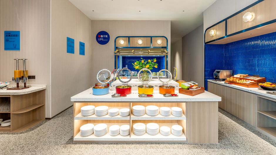 Holiday Inn Exp Shanghai Changyang Rd Restaurant