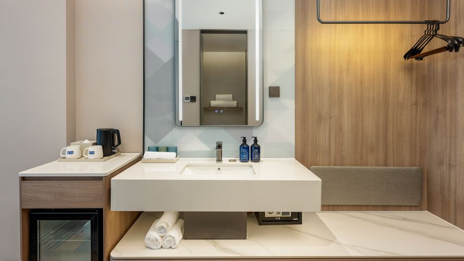 Holiday Inn Exp Shanghai Changyang Rd Room