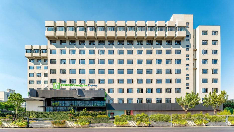 Holiday Inn Exp Shanghai Changyang Rd Exterior