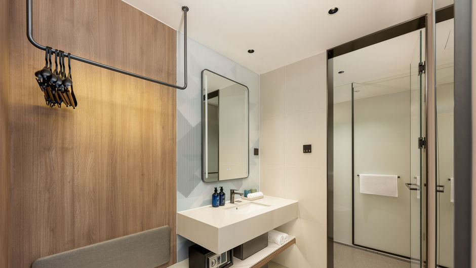 Holiday Inn Exp Shanghai Changyang Rd Room