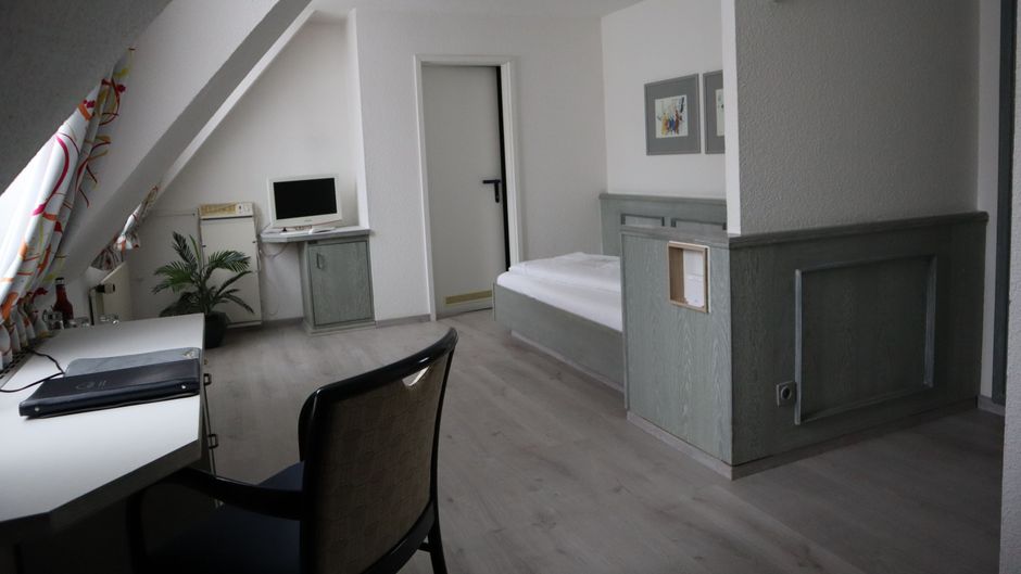 Avenue Hotel Room