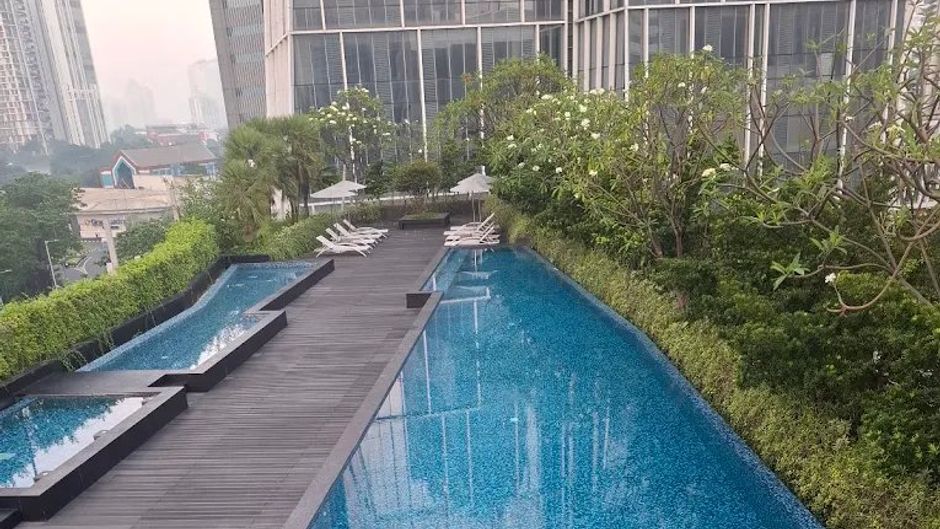 Discovery SCBD Jakarta Pool