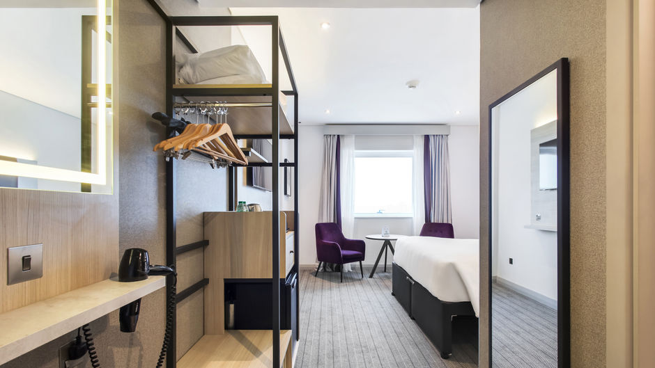 Premier Inn Dubai International Lobby