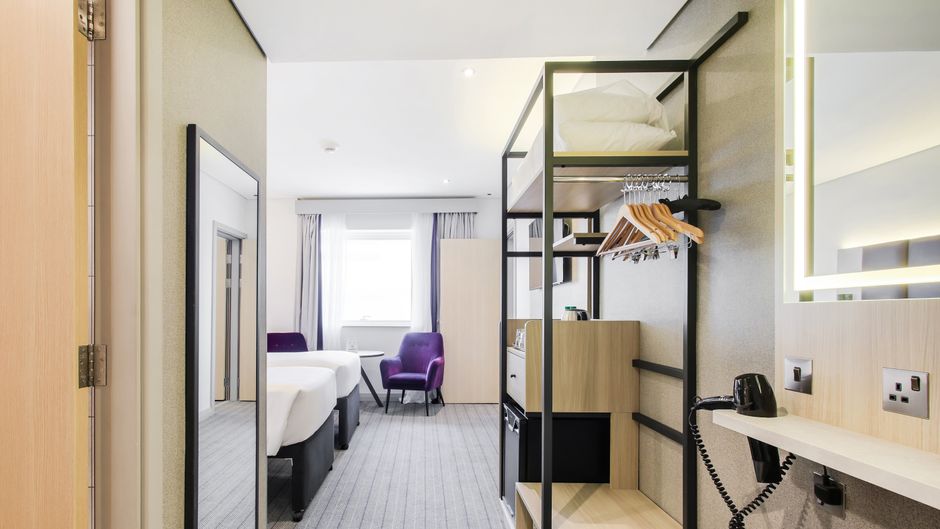 Premier Inn Dubai International Lobby