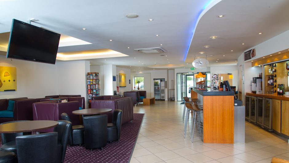 Holiday Inn Express Bedford Restaurant