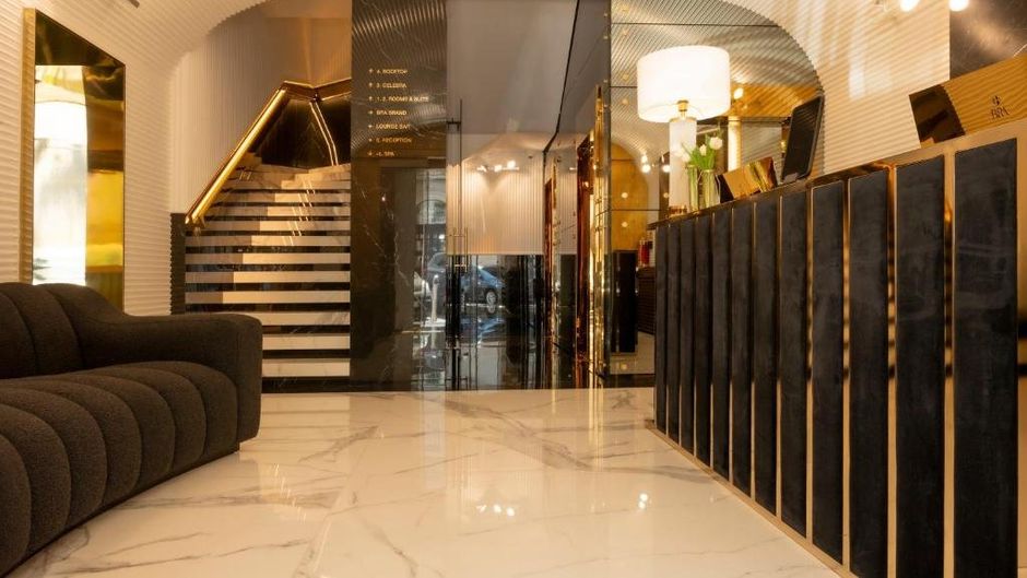 Bra Hotel Lobby