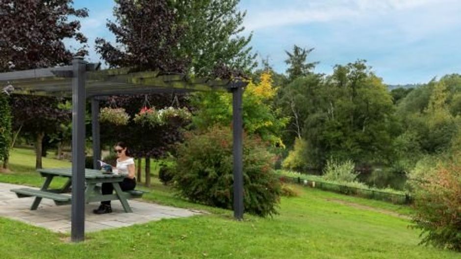 Woodford Dolmen Hotel Exterior