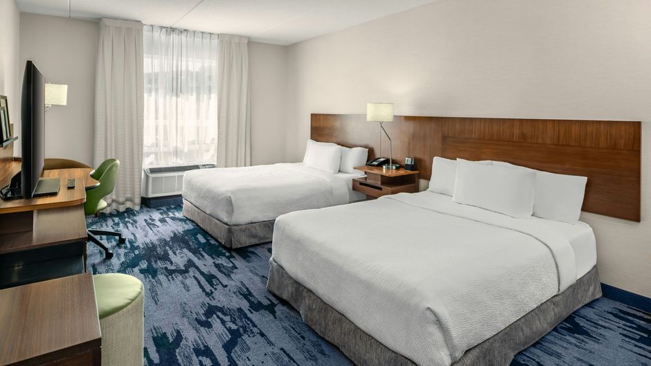 Fairfield Inn & Suites Edmonton North Room