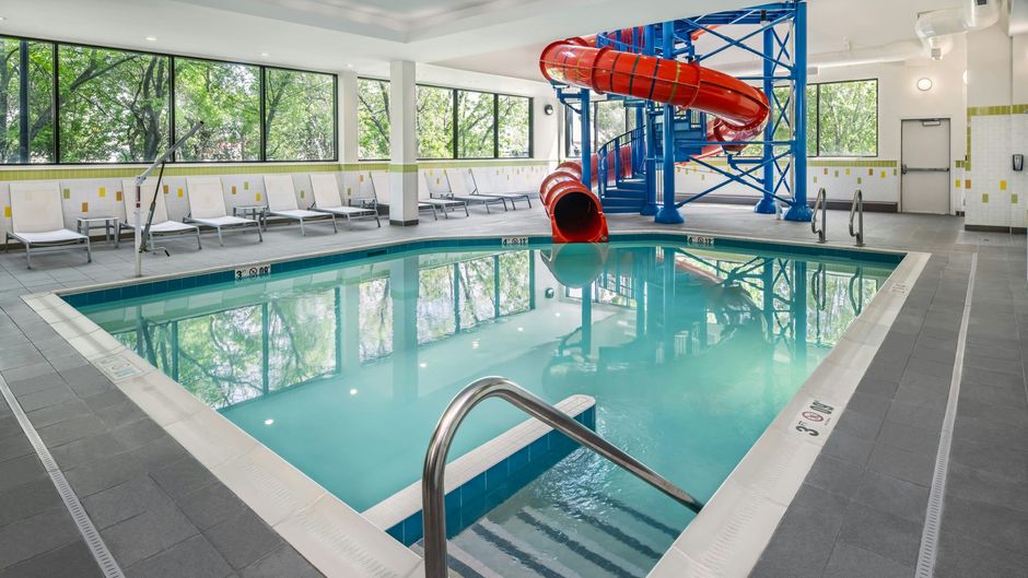 Fairfield Inn & Suites Edmonton North Pool