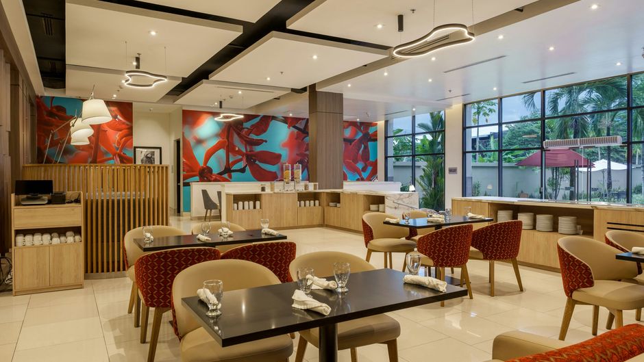 Courtyard Panama MetroMall Restaurant