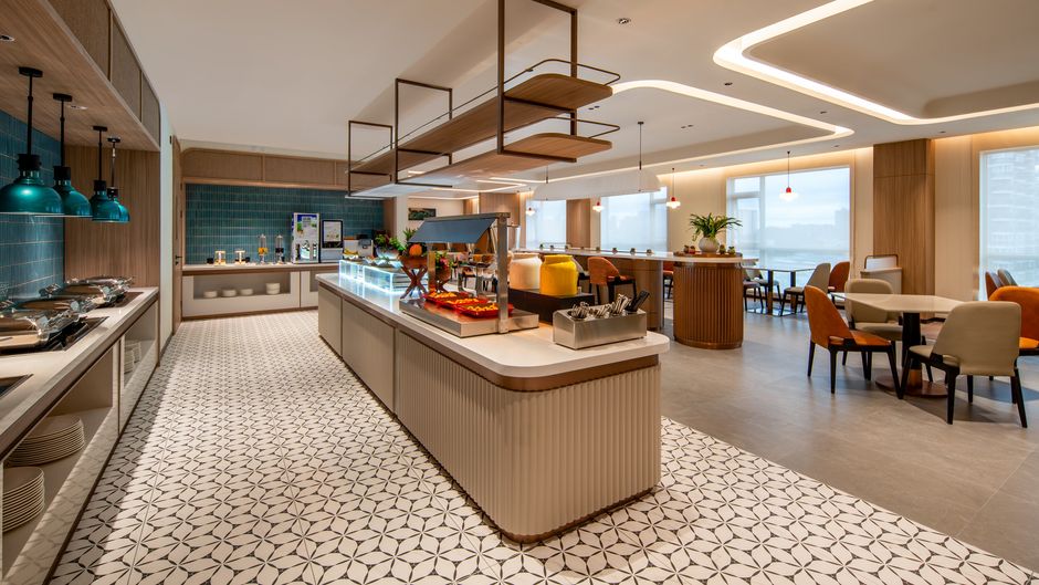 Holiday Inn Exp City Center by Restaurant