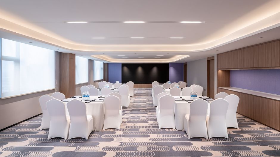 Holiday Inn Exp City Center by Meeting
