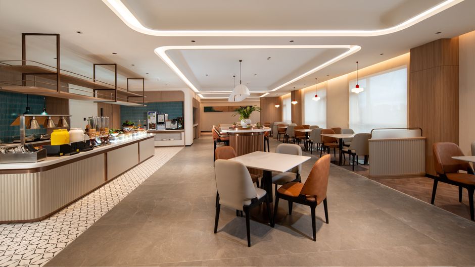 Holiday Inn Exp City Center by Restaurant