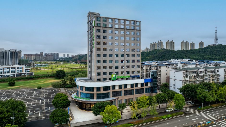 Holiday Inn Exp City Center by Exterior