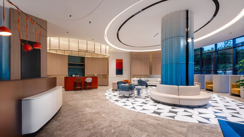 Holiday Inn Exp City Center by Exterior