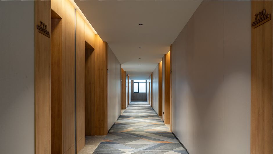 Holiday Inn Exp City Center by Lobby
