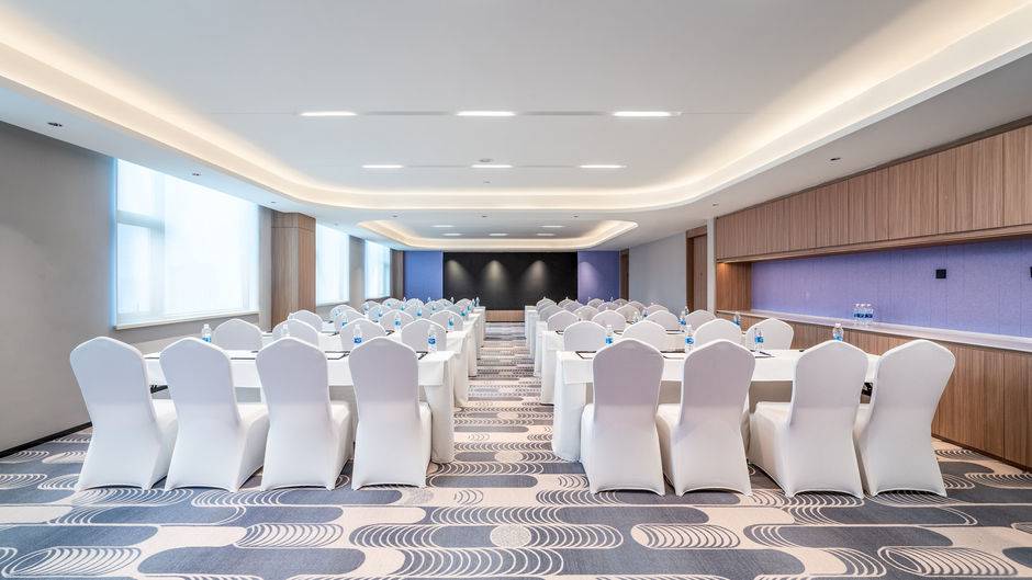 Holiday Inn Exp City Center by Meeting