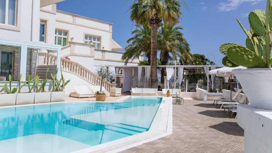 Bianco Riccio Suite Hotel Pool