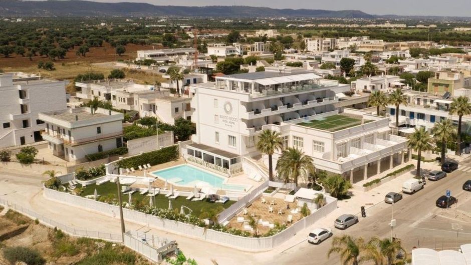 Bianco Riccio Suite Hotel Exterior