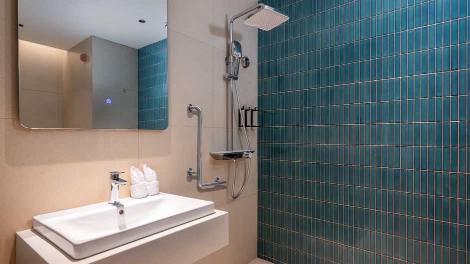Holiday Inn Exp City Center by Room