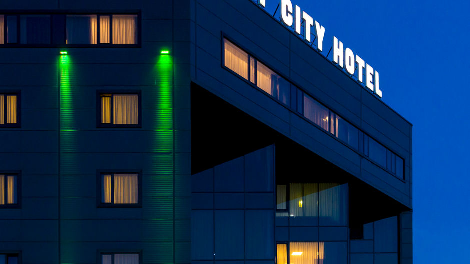 West City Hotel Exterior