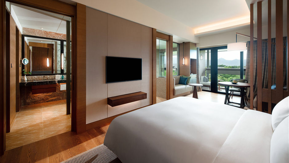 New World Qingyuan Hotel Room