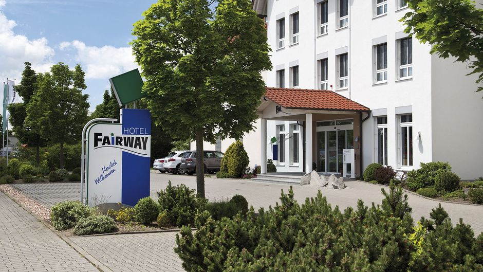 Fairway Hotel Exterior