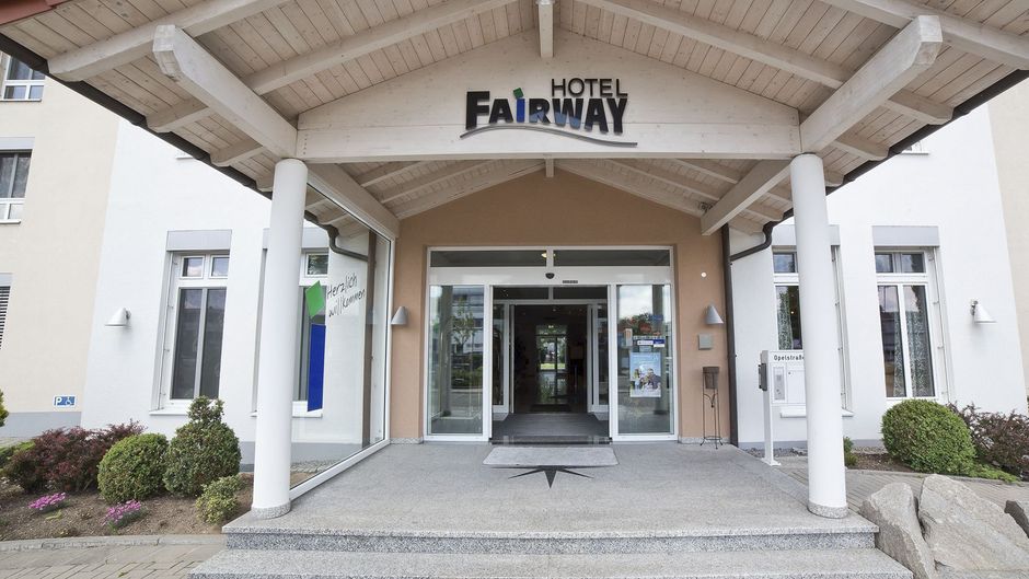 Fairway Hotel Exterior